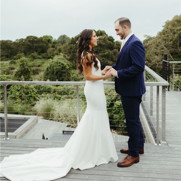 Wedding gown - Picture 3 of 3